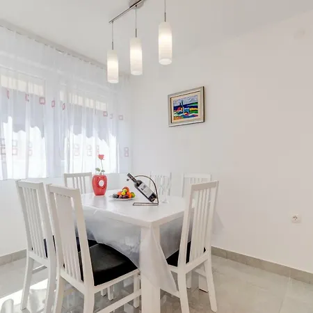 Kate Apartment Omis